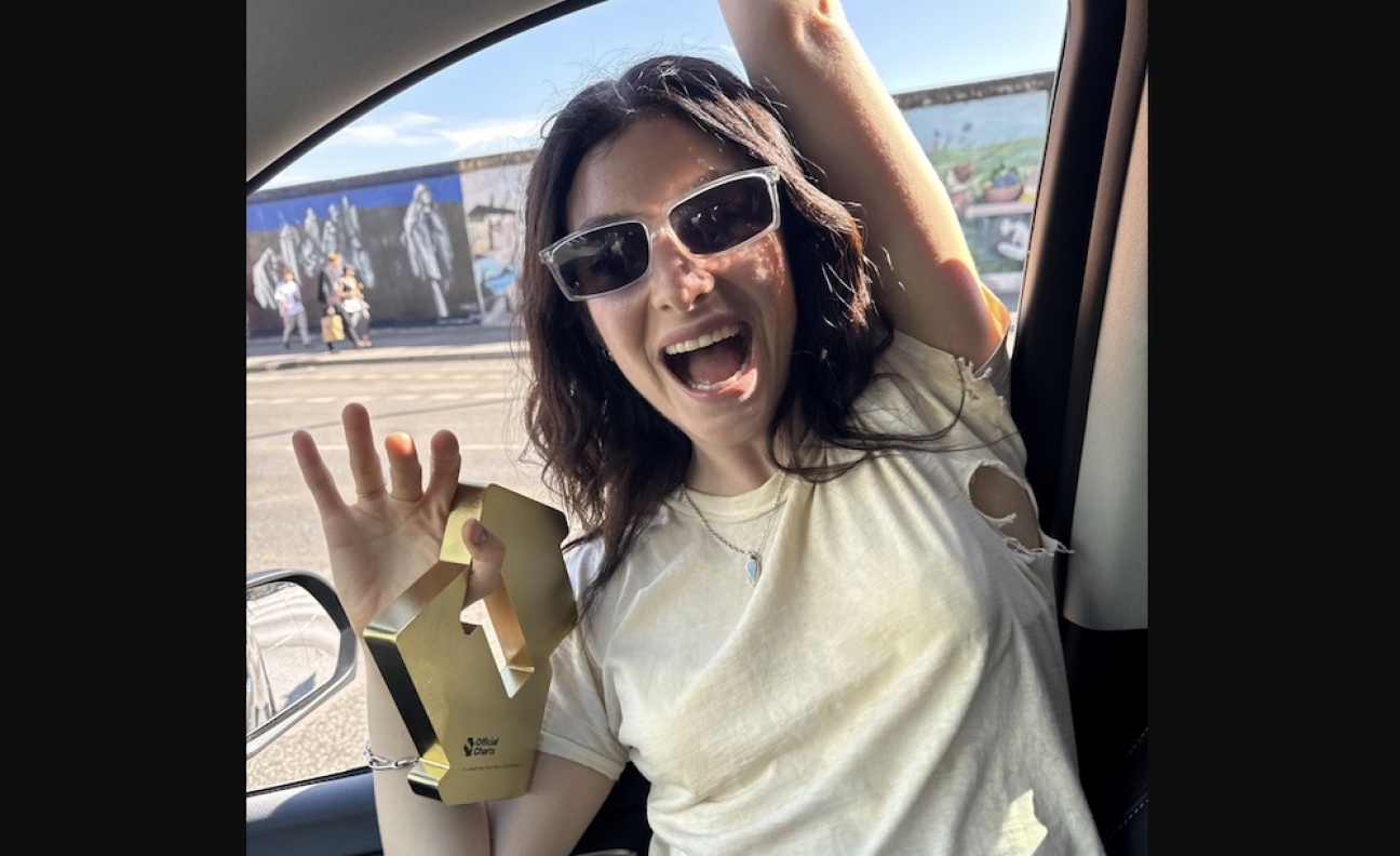 Lorde hits No.1 for the first time as Glastonbury performers impact charts