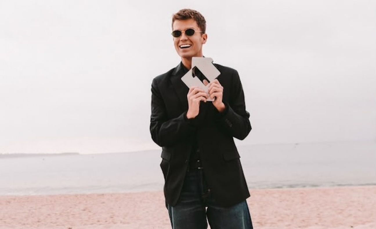 Island EMI and Republic celebrate Jamie Miller's No.1 with Babydoll following close chart contest