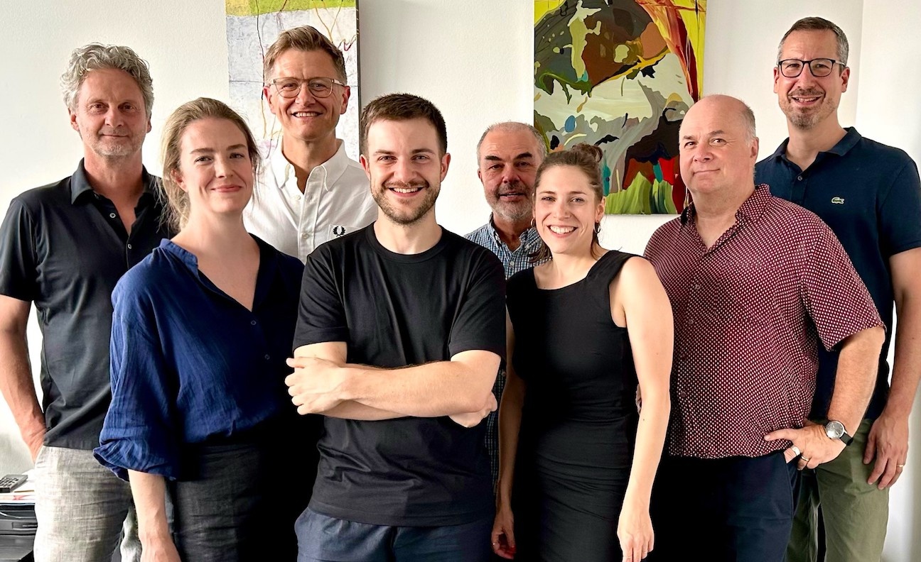 Composer and pianist Carlos Cipa signs publishing deal with Wise Music and WKDJ