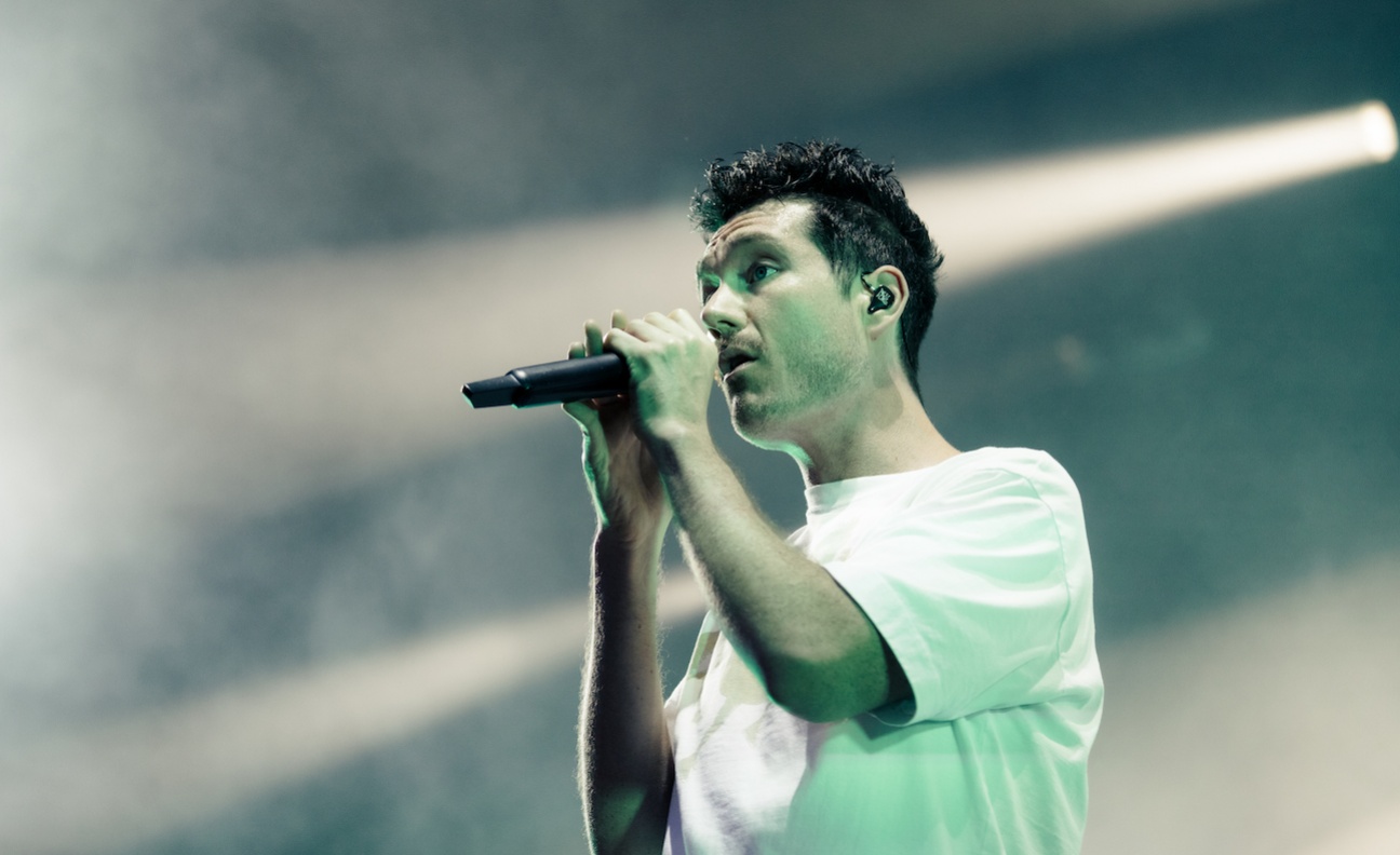 Bastille's Dan Smith teams with O2 for Stamp It Tout campaign