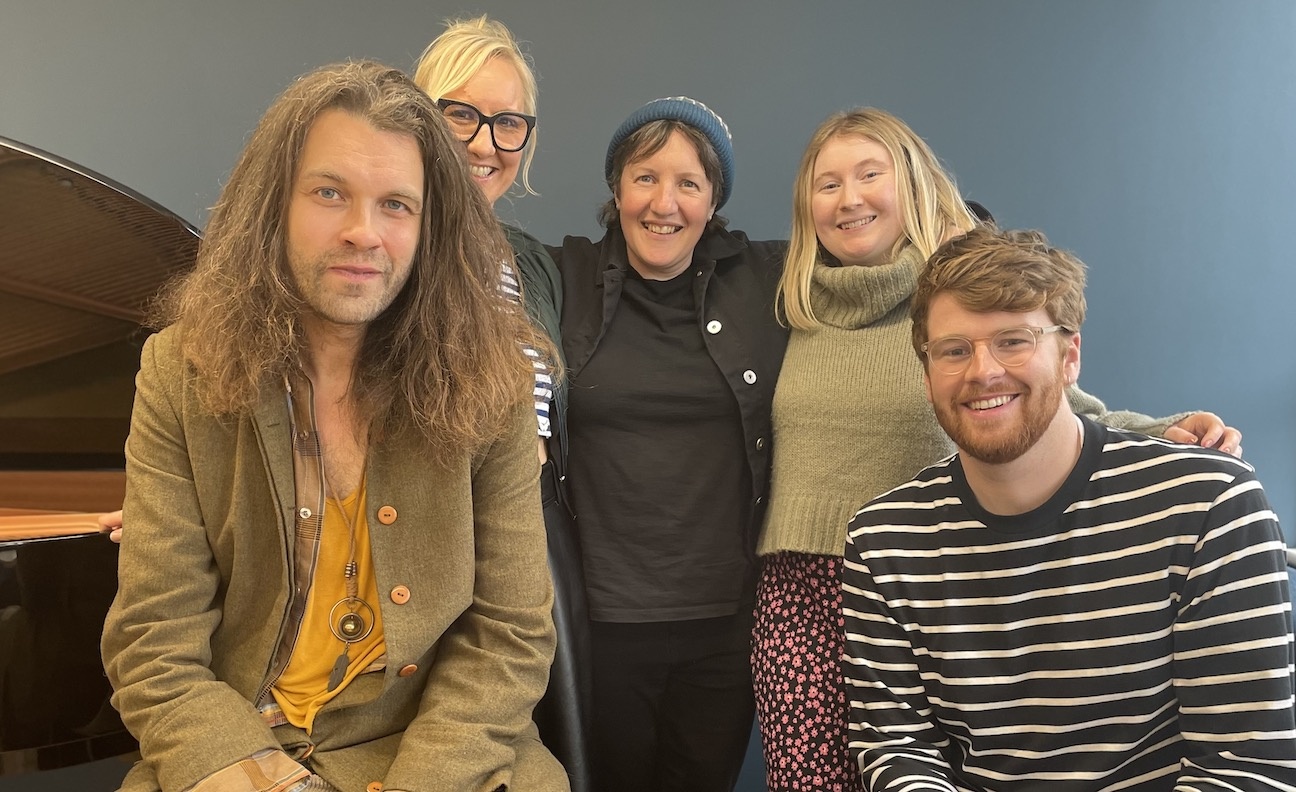 Faber Alt signs Fyfe Dangerfield