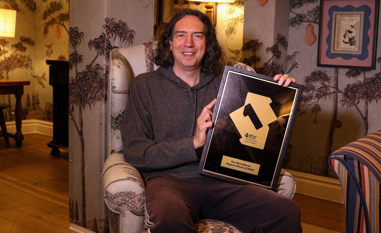 Snow Patrol presented with inaugural Official Charts Hall Of Fame Award