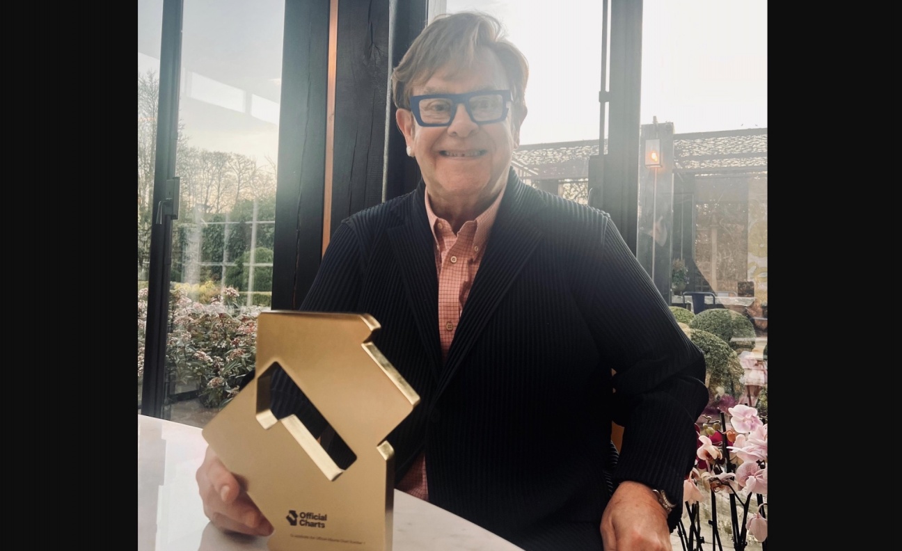 Island EMI president Louis Bloom salutes 'iconic artist' Elton John as Diamonds hits No.1 