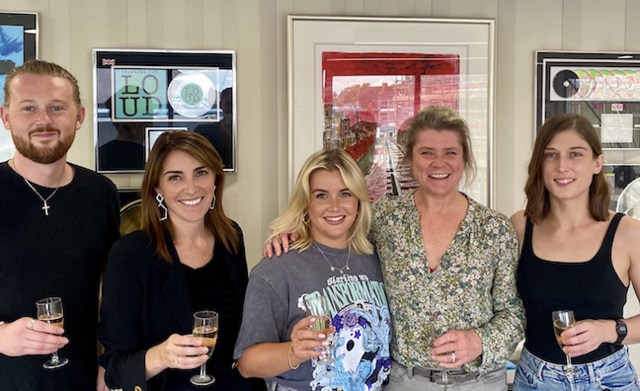 BDi Music signs singer and songwriter Aimée