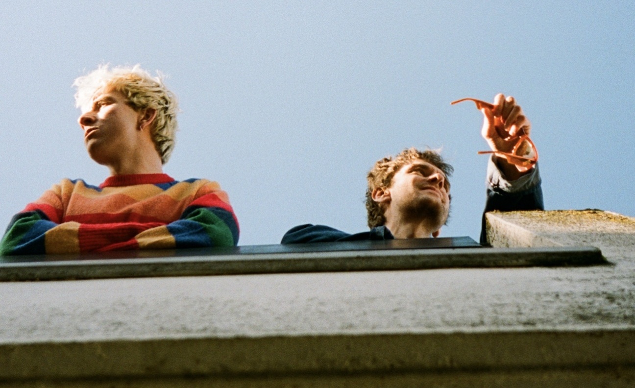 Good Neighbours sign to Polydor & Capitol via JV