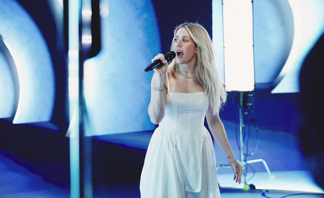 Vevo premieres Ellie Goulding Official Live Performance video