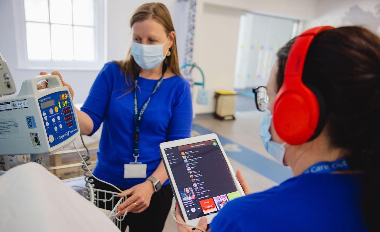 Warner Music partners with UK health tech start-up to trial 'music as medicine'