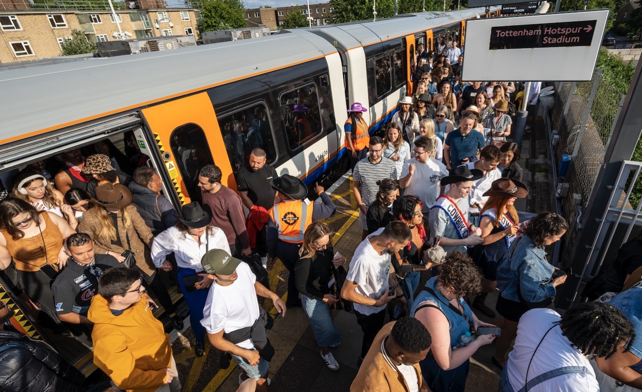 Summer of live music attracts record passenger  levels on TFL network