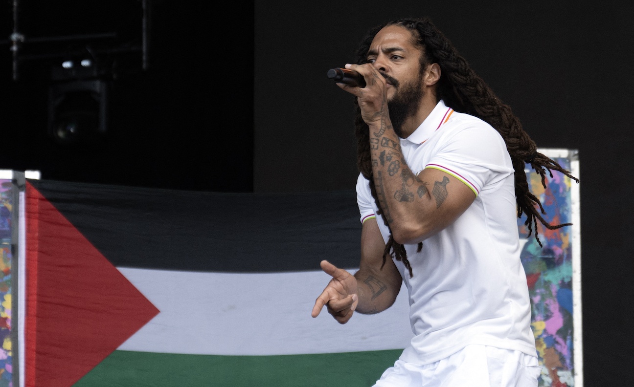 Police to investigate Glastonbury performances by Bob Vylan and Kneecap