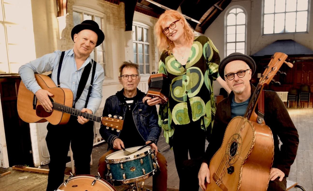 Fairground Attraction partner with Absolute Label Services following reunion