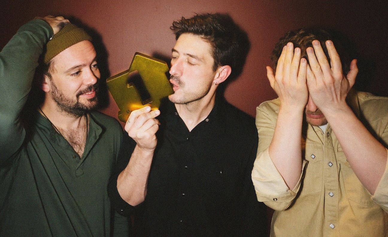 Charts analysis: Mumford & Sons score third No.1 album