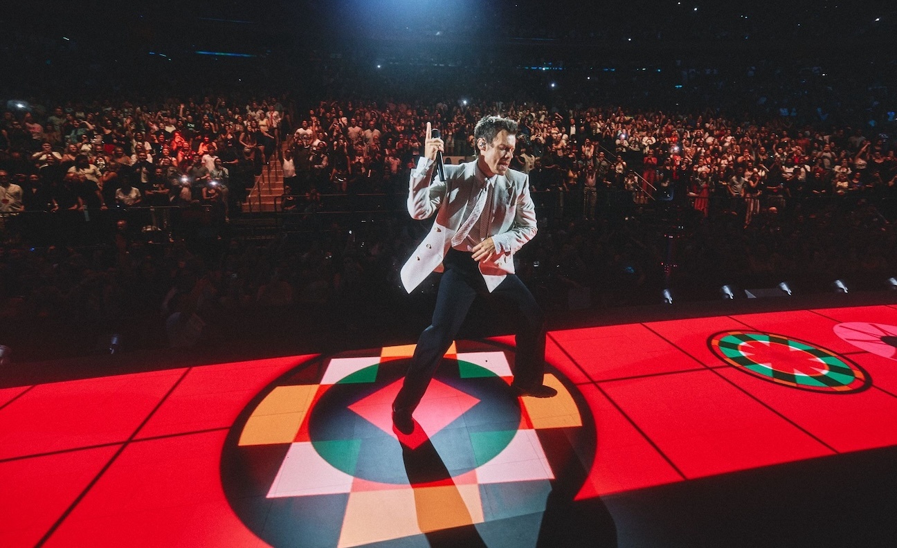 Harry Styles salutes Dolly Parton at MSG residency opener