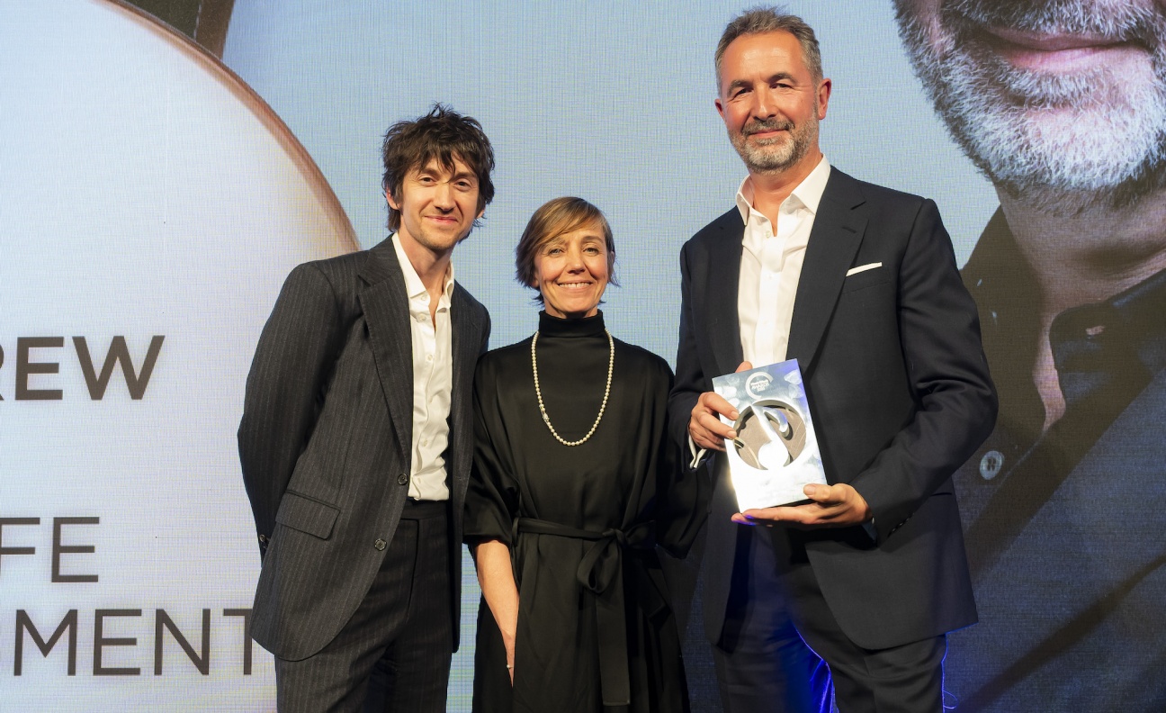 Arctic Monkeys' Alex Turner honours 'manager's manager' Ian McAndrew with Music Week's Strat Award
