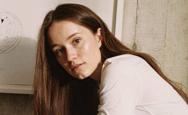 Sigrid debuts in European Border Breakers chart with Sucker Punch