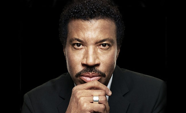 Lionel Richie to receive O2 Silver Clef Award